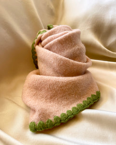 The Posy Neck Wrap
